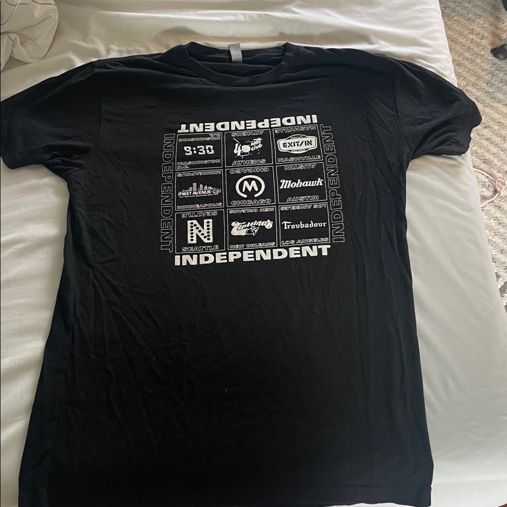 Black independent music clubs in the USA Graphic T-Shirt, women’s medium